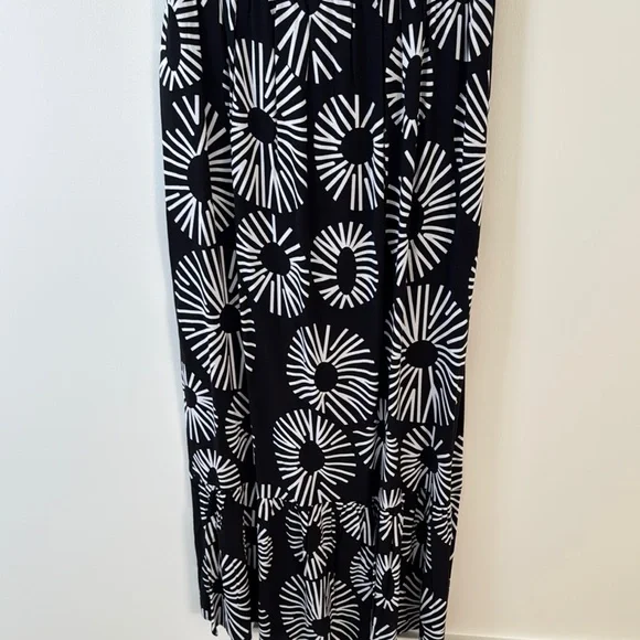 Elegant Black and White Patterned Skirt - Picture 5 of 9